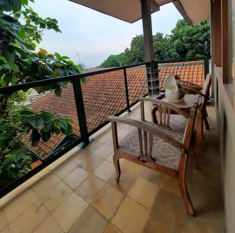 dijual rumah jl cigadung bandung utara