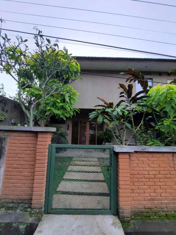 dijual rumah jl cigadung bandung utara