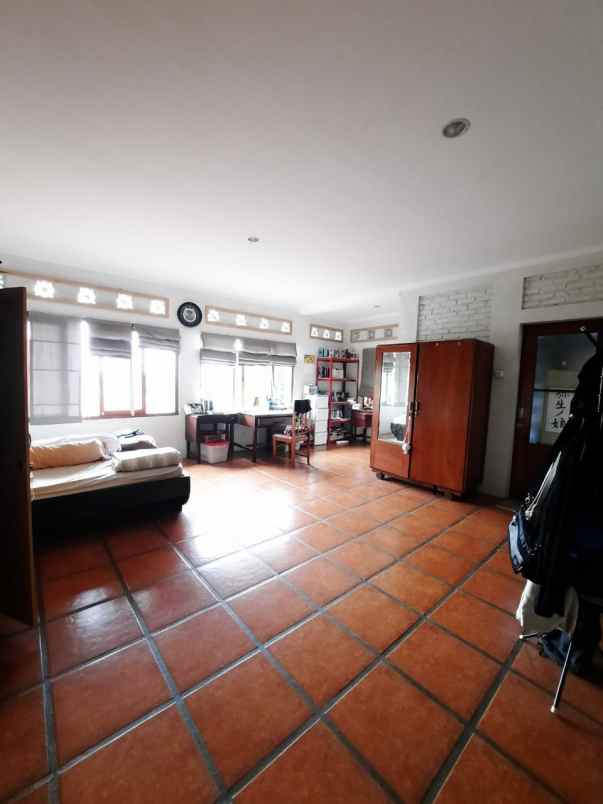 dijual rumah jl cigadung bandung utara