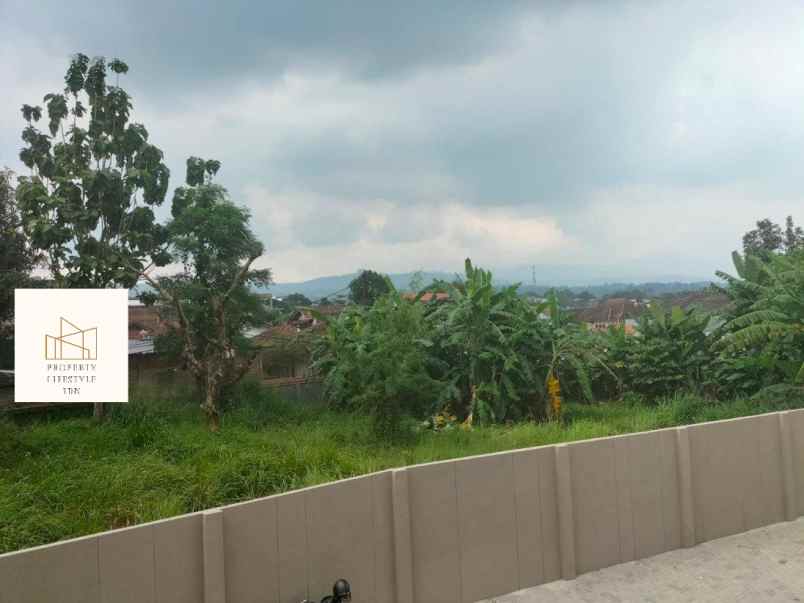 dijual rumah jl cigadung sayap dago