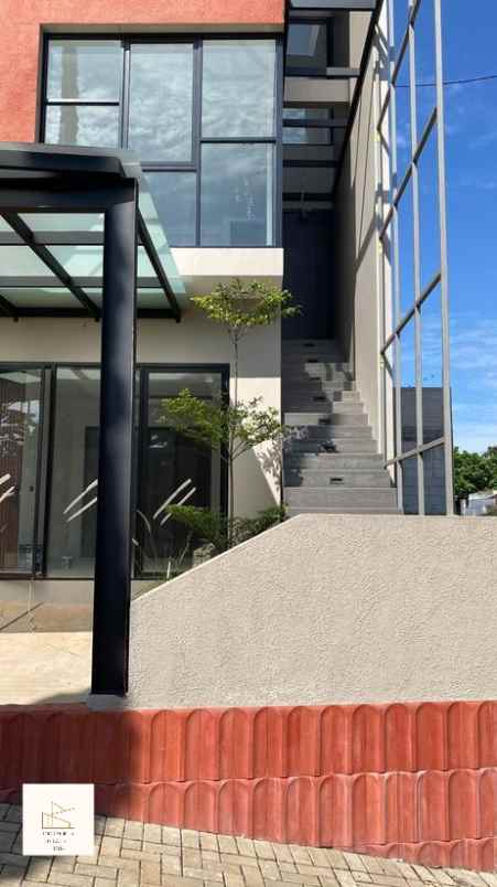 dijual rumah jl cigadung sayap dago