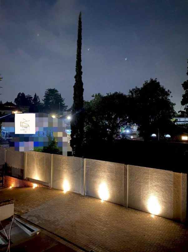 dijual rumah jl cigadung sayap dago