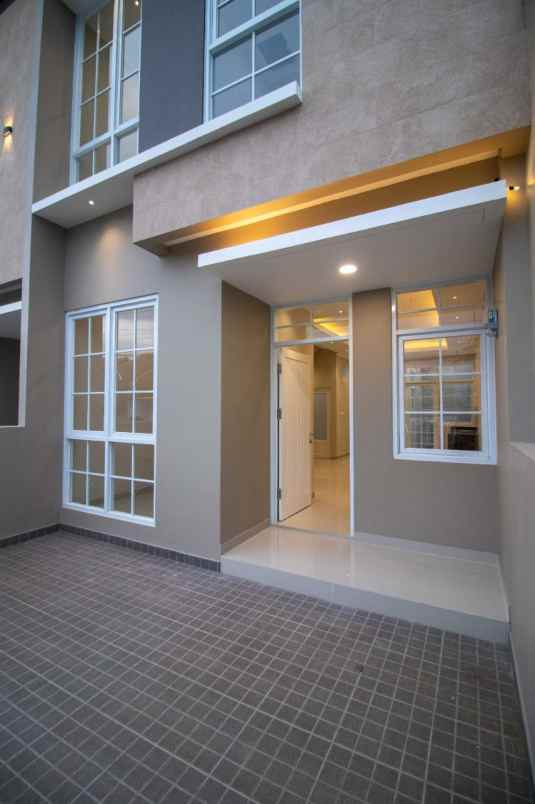 dijual rumah jl cisaranten arcamanik