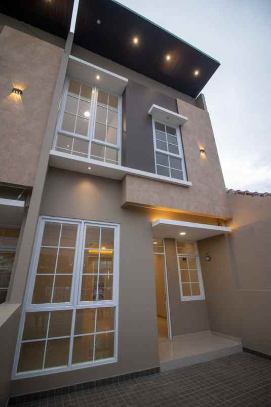 dijual rumah jl cisaranten arcamanik