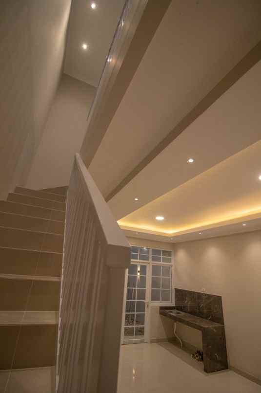 dijual rumah jl cisaranten arcamanik