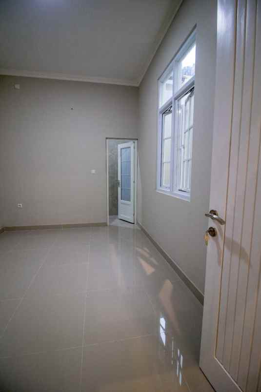 dijual rumah jl cisaranten arcamanik