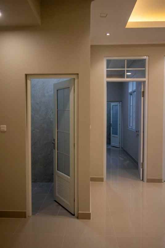 dijual rumah jl cisaranten arcamanik