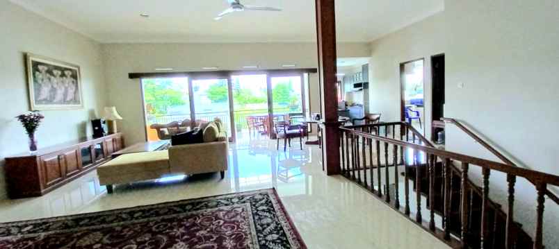 dijual rumah jl gegerkalong