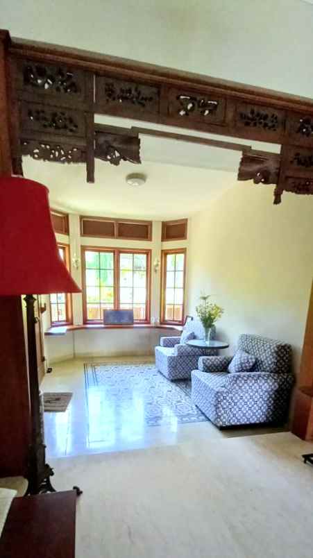 dijual rumah jl gegerkalong