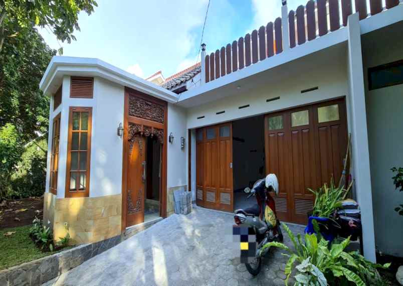 dijual rumah jl gegerkalong