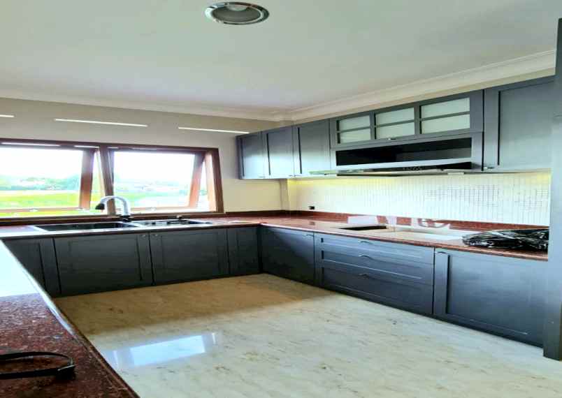 dijual rumah jl gegerkalong