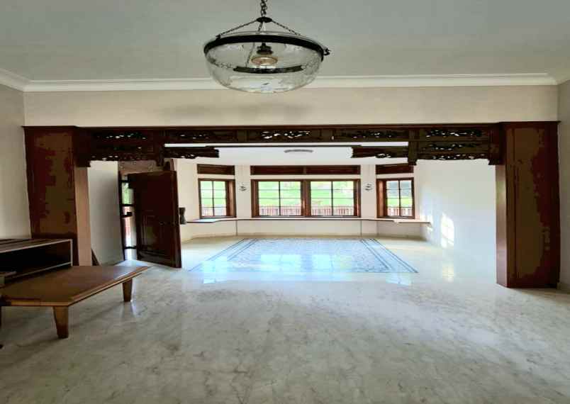 dijual rumah jl gegerkalong