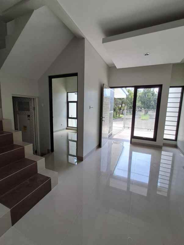 dijual rumah jl jupiter perumahan
