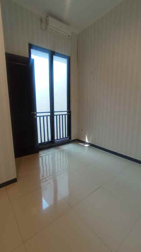dijual rumah jl kayu manis rt 03 rw 03