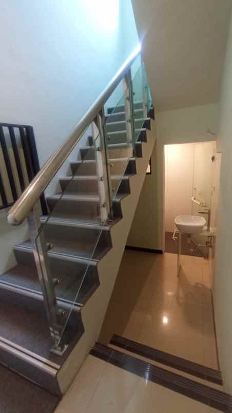 dijual rumah jl kayu manis rt 03 rw 03