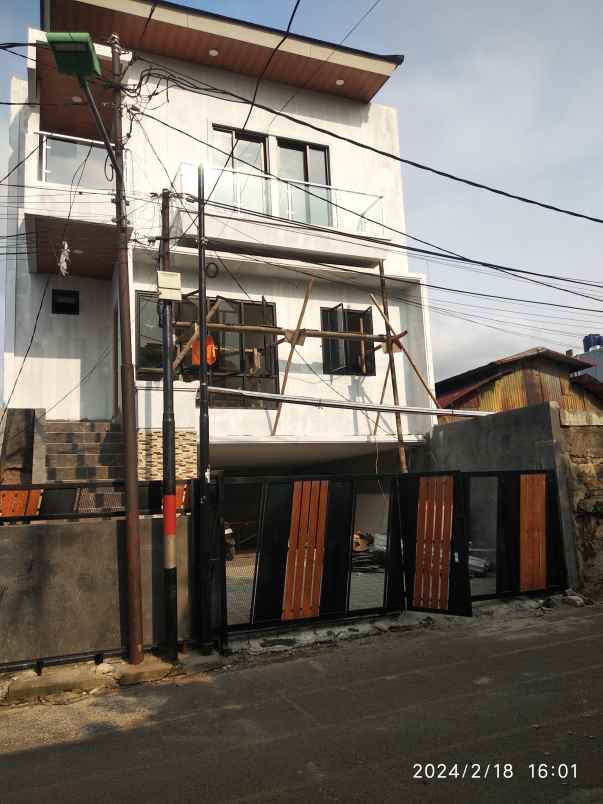 Rumah Dijual Baru Tinggal Finishing Di Duren Sawit Jakarta Timur