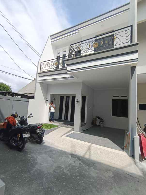 dijual rumah jl lapangan tembak cibubur