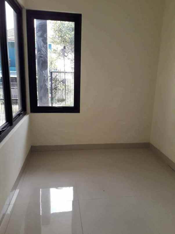 dijual rumah jl lembah cimenteng