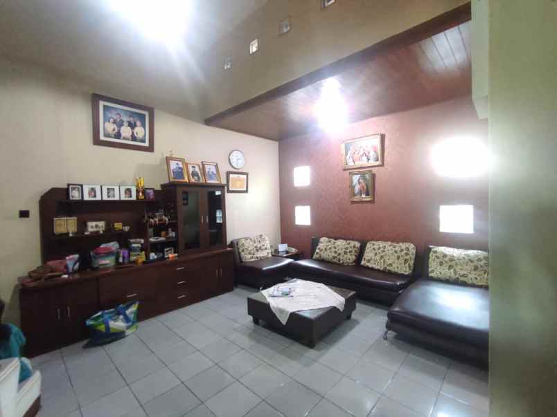 dijual rumah jl merkuri margahayu