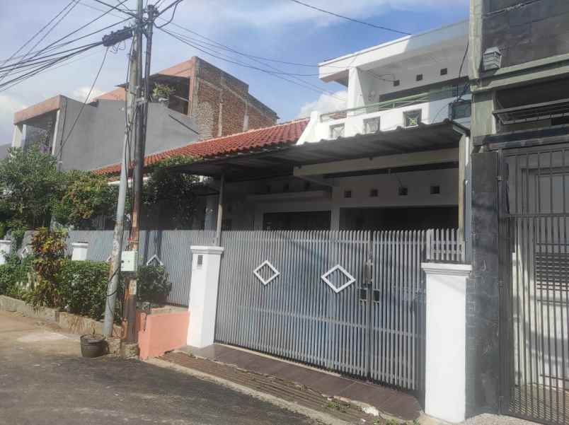 dijual rumah jl merkuri margahayu