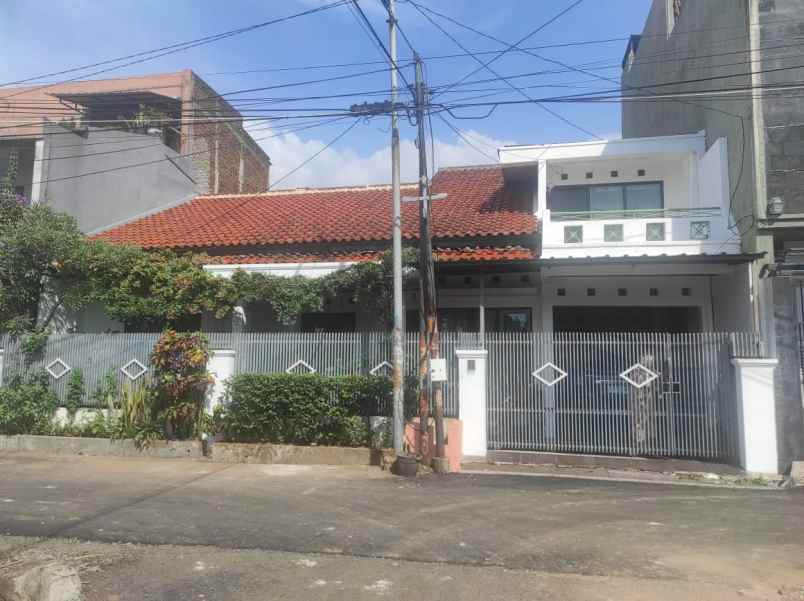 dijual rumah jl merkuri margahayu
