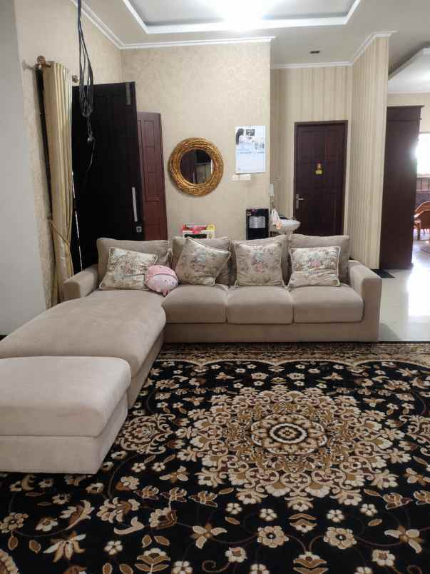 dijual rumah jl panti asuhan otista