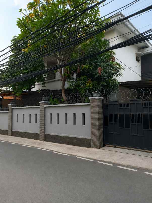 dijual rumah jl panti asuhan otista