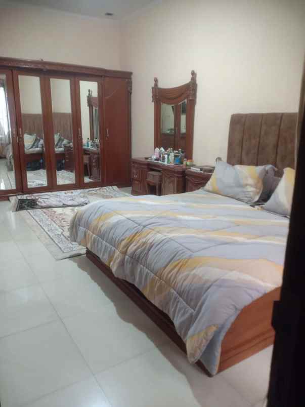 dijual rumah jl panti asuhan otista