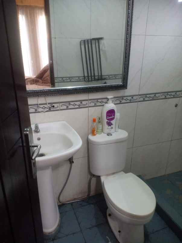 dijual rumah jl panti asuhan otista