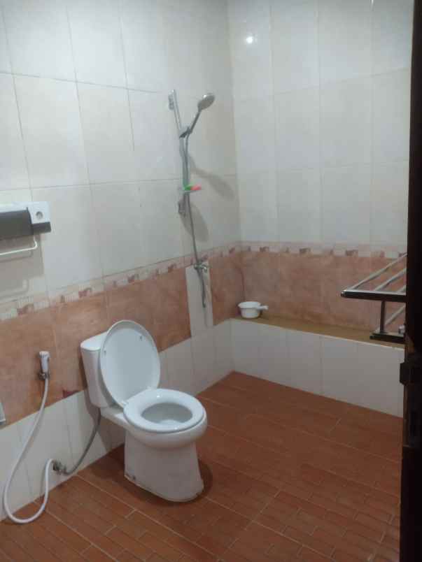 dijual rumah jl panti asuhan otista