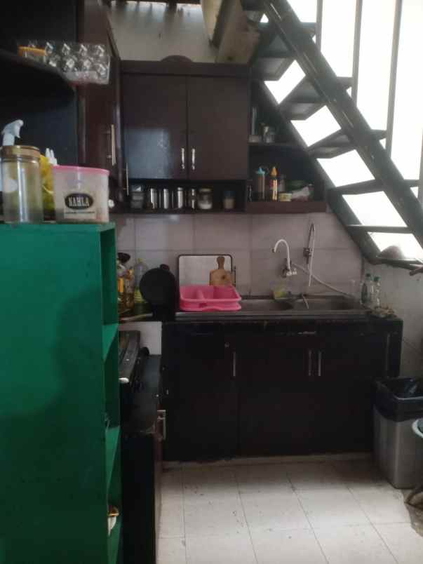 dijual rumah jl panti asuhan otista