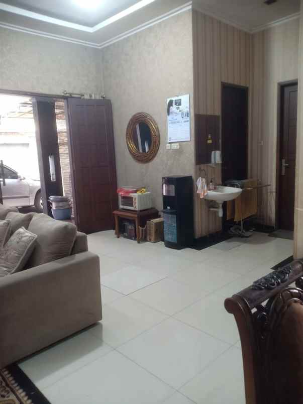 dijual rumah jl panti asuhan otista