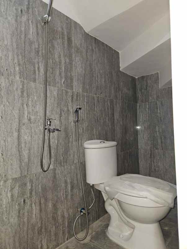 dijual rumah jl parpostel raya jati