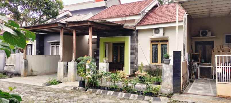 dijual rumah jl purwodadi