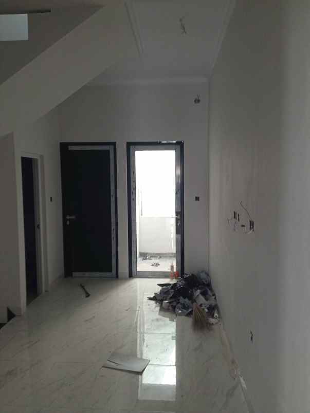 dijual rumah jl raden sanim tanah baru