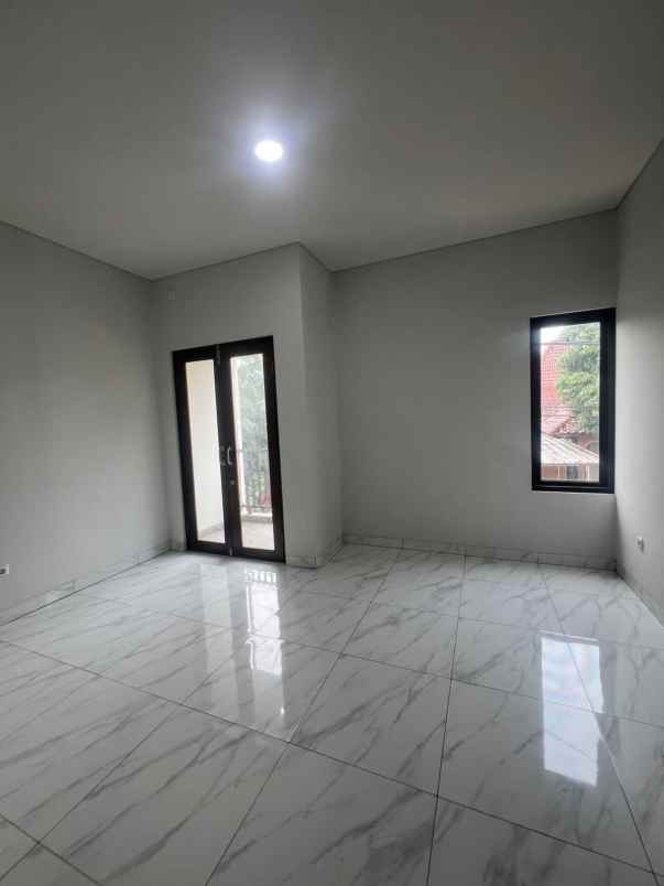 dijual rumah jl raya kodau jatikramat