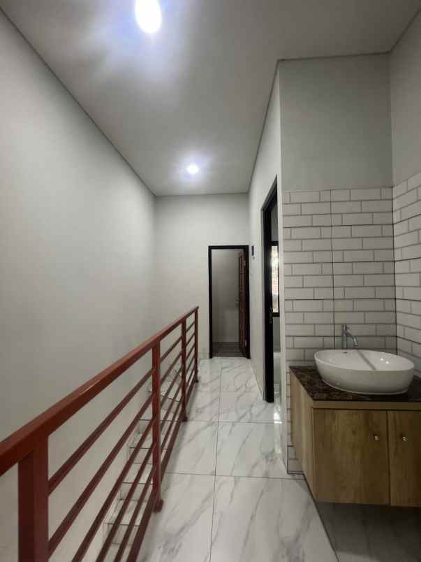 dijual rumah jl raya kodau jatikramat