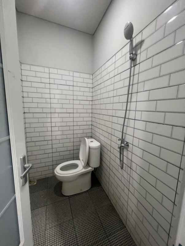 dijual rumah jl raya kodau jatikramat