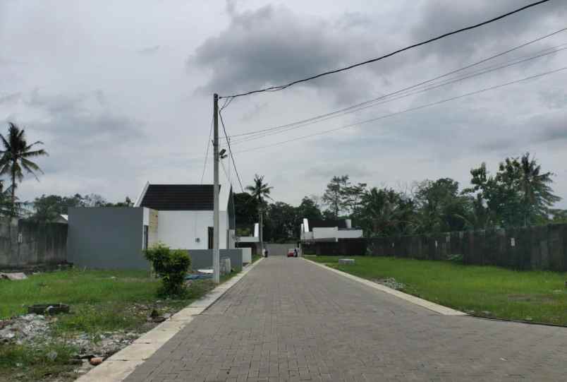 dijual rumah jl raya tajem