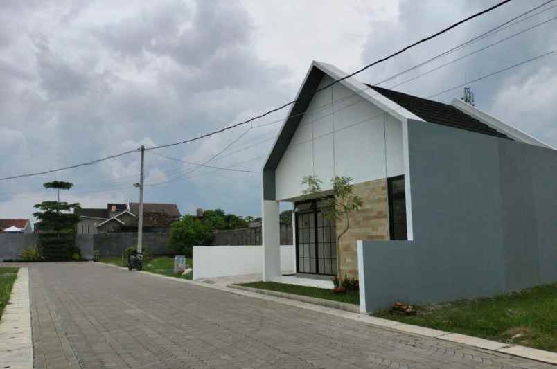 dijual rumah jl raya tajem