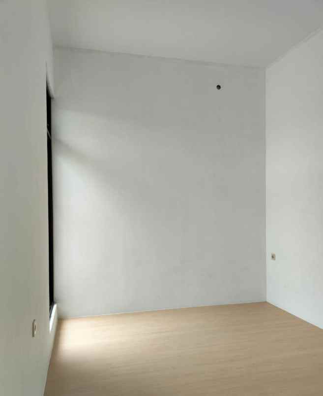 dijual rumah jl raya tajem