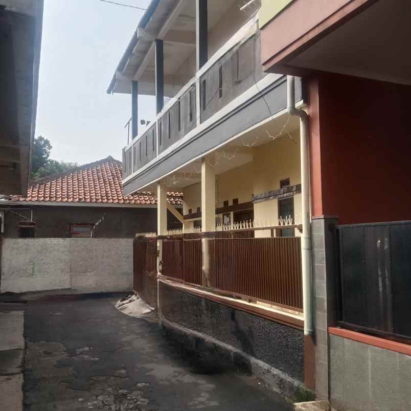 dijual rumah jl sariwates babakan sari