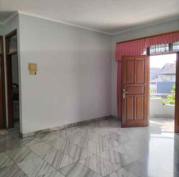 dijual rumah jl setrasari