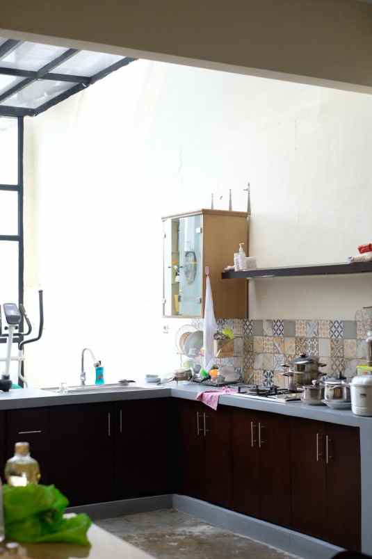 dijual rumah jl suryakencana