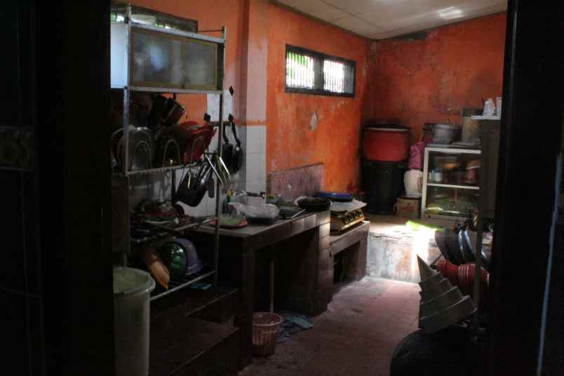 dijual rumah jl teratai no 08 kel