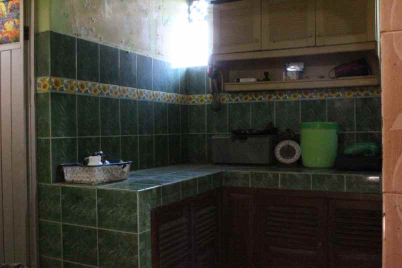 dijual rumah jl teratai no 08 kel