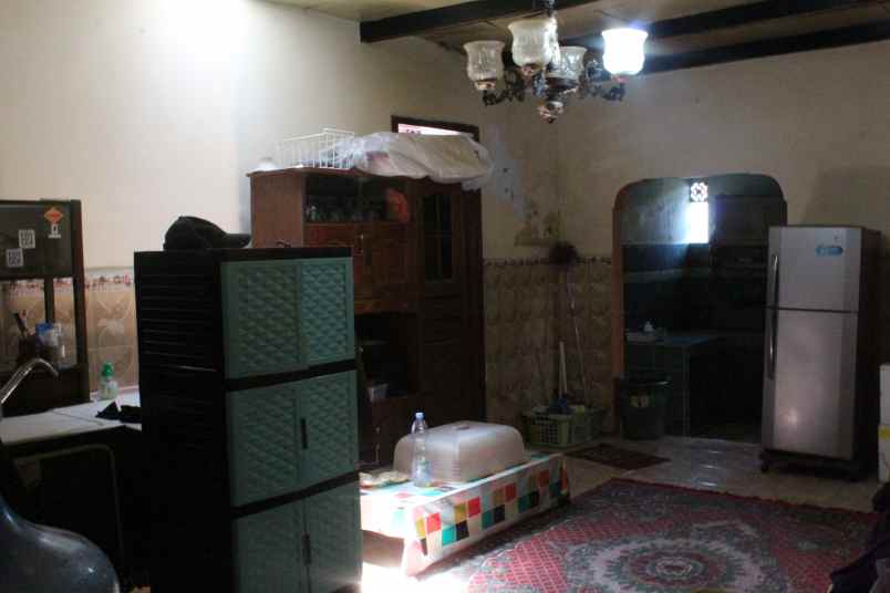 dijual rumah jl teratai no 08 kel