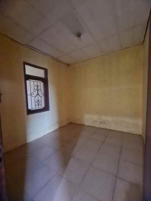 dijual rumah jln kalimantan perumnas 3