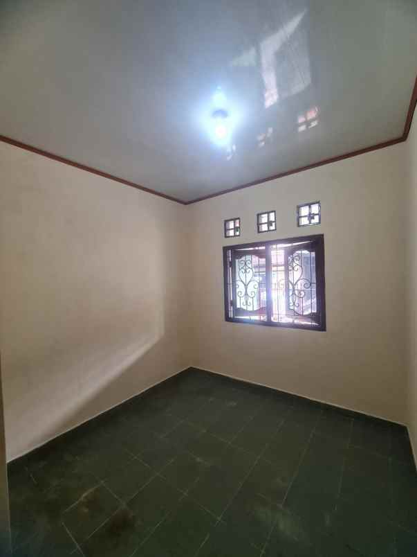 dijual rumah jln kalimantan perumnas 3