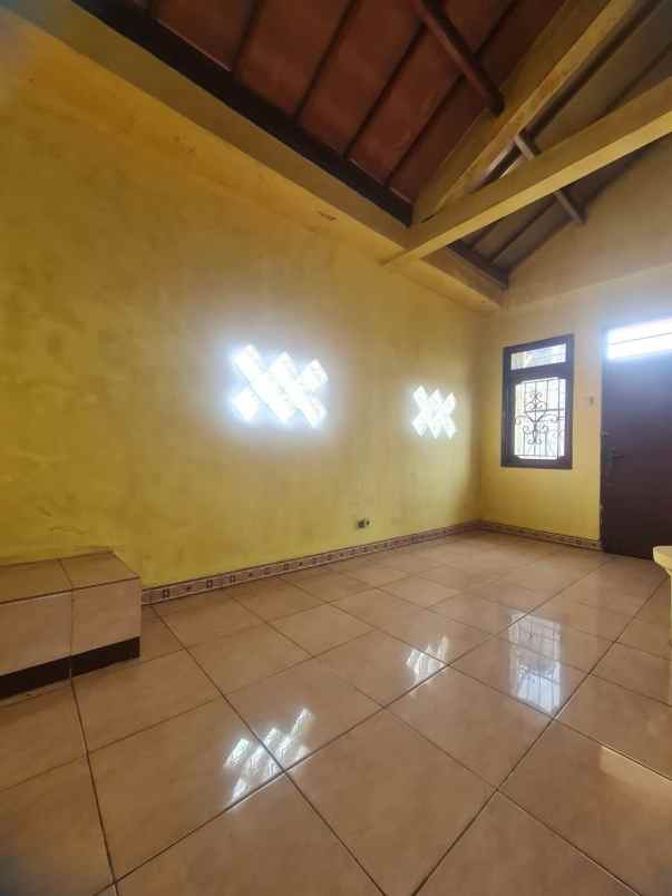 dijual rumah jln kalimantan perumnas 3